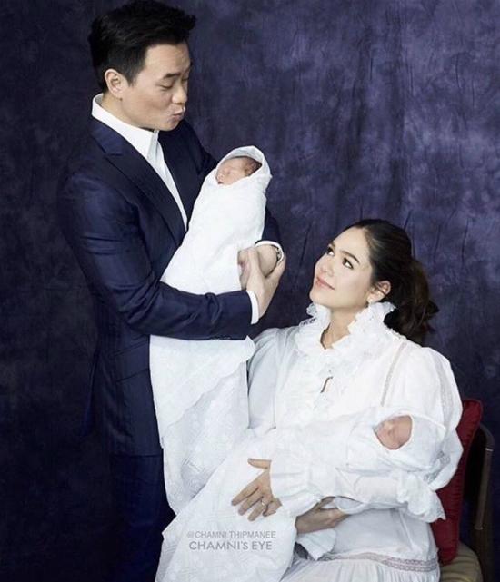 Mỹ nhân đẹp nhất Thái Lan Chompoo Araya khoe cặp song sinh vừa chào đời-4