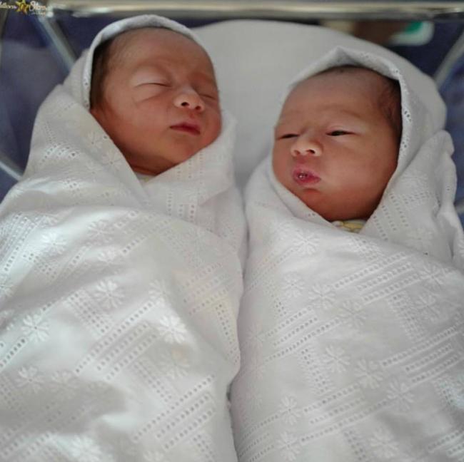 Mỹ nhân đẹp nhất Thái Lan Chompoo Araya khoe cặp song sinh vừa chào đời-8