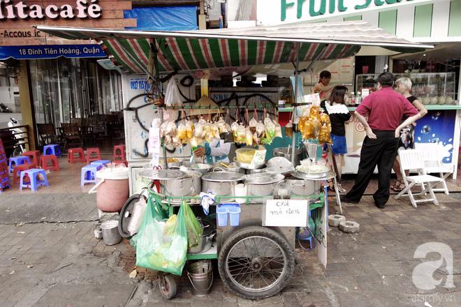 Ngày mát rượi đi ăn chè 22 món, nghe cô Lộc kể chuyện hơn 40 năm bám xe chè để trả ơn Sài Gòn-1