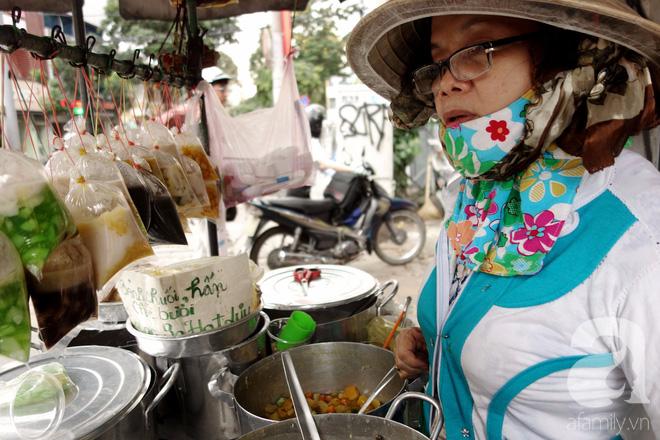 Ngày mát rượi đi ăn chè 22 món, nghe cô Lộc kể chuyện hơn 40 năm bám xe chè để trả ơn Sài Gòn-5