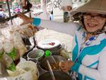 Ngày mát rượi đi ăn chè 22 món, nghe cô Lộc kể chuyện hơn 40 năm bám xe chè để trả ơn Sài Gòn
