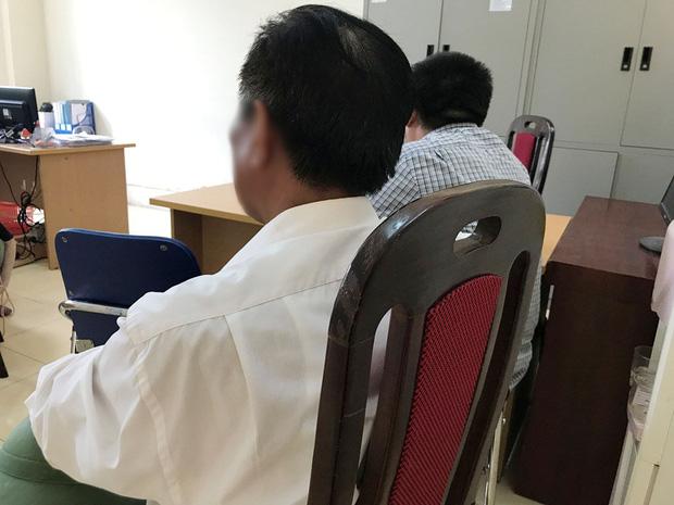 Người mẹ trẻ bỏ rơi con gái 14 ngày tuổi bất ngờ cùng gia đình đến xin nhận lại con lần nữa-2