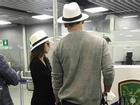 Sao Hàn 9/9: Kim Tae Hee lộ bụng bầu, diện mũ đôi cùng ông xã tại sân bay