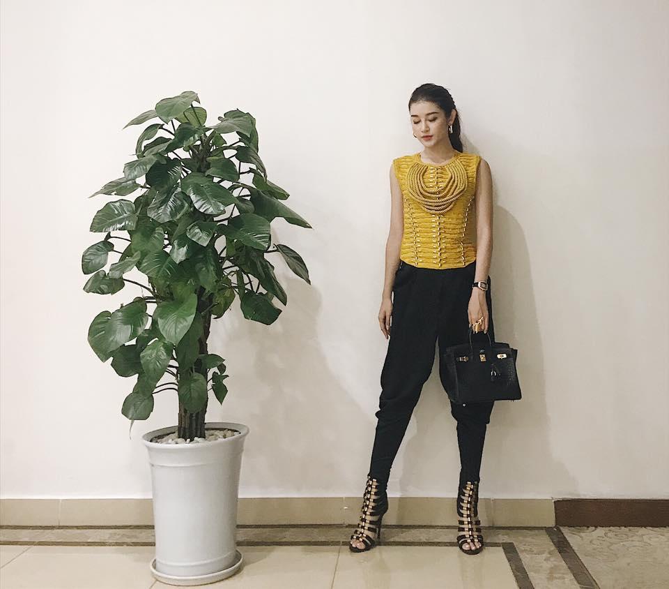 Tin sao Việt 9/9: Nhã Phương tươi rói tại nhà hàng của người yêu sau nghi án đường ai nấy bước-7