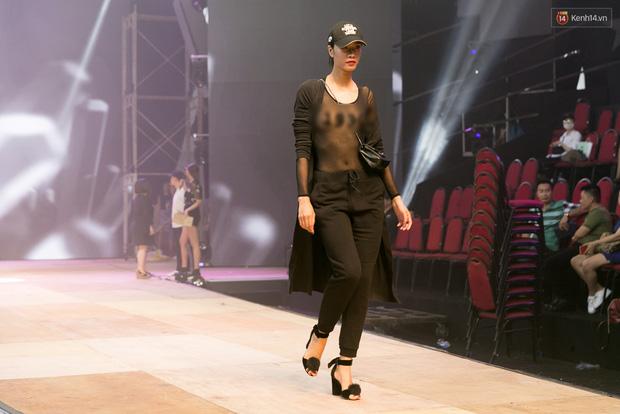 Mặc đồ như Nguyễn Oanh Next Top thì có khác gì ở trần đâu cơ chứ?-1