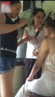 Sợ con dâu chụp ảnh cưới mệt, mẹ chồng tận tình đứng bên xúc từng thìa cơm khiến chị em phát ghen-1