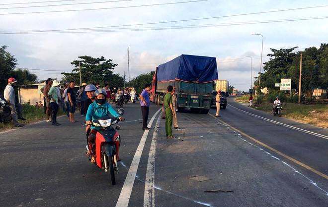 Xe giường nằm va chạm với xe đầu kéo, 2 người tử vong tại chỗ-2