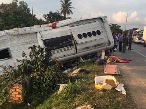 Xe giường nằm va chạm với xe đầu kéo, 2 người tử vong tại chỗ