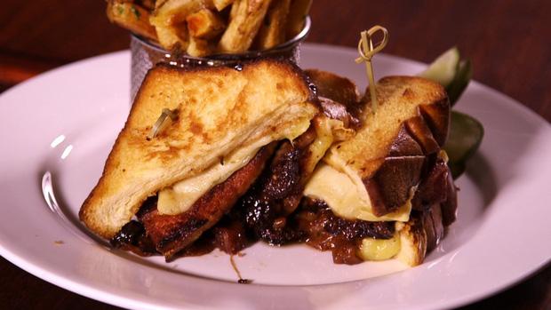 Bật mí thực đơn dành cho các tỉ phú tại nhà hàng thịt nướng lâu đời nhất phố Wall-7