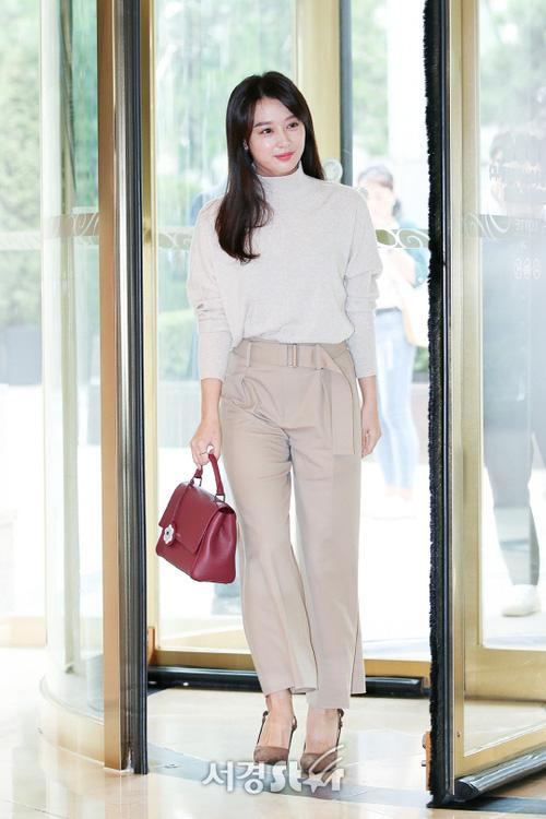 Sao Hàn 10/9: Nữ thần sexy HyunA tiết lộ từng tiệc tùng trong tình trạng bán khỏa thân-6