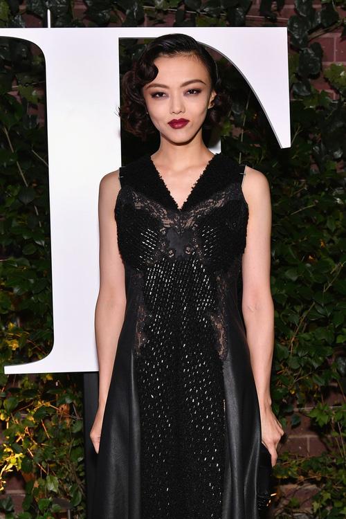 Selena Gomez chứng minh mặt tròn phúng phính vẫn có thể xinh đẹp quyến rũ tại sự kiện-11