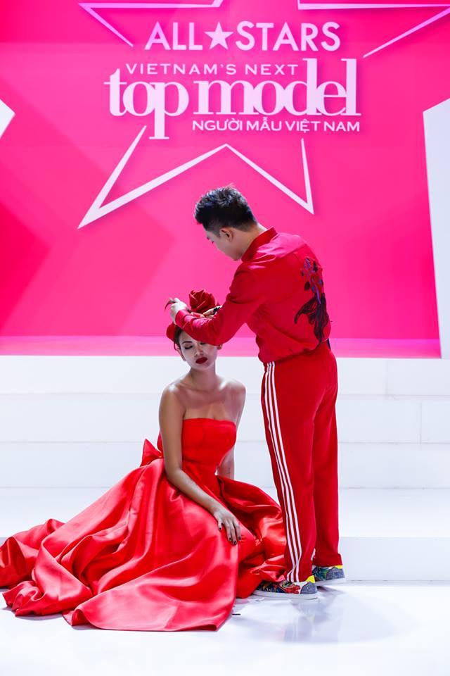 Võ Hoàng Yến - Nam Trung diện đồ ăn ý như KING & QUEEN xuyên suốt mùa Next Top-7