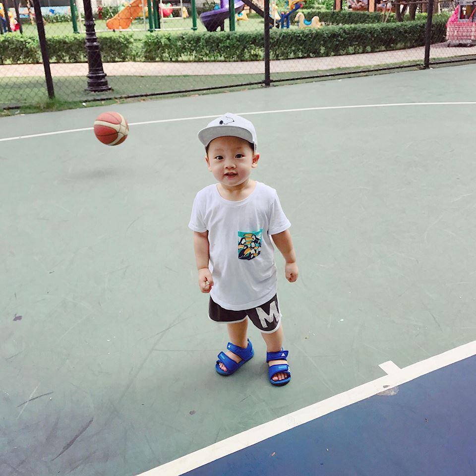 Hot girl - hot boy Việt 11/9: Stylist Hoàng Ku đốt mắt người nhìn khi khoe ảnh khỏa thân chơi đạp vịt-7