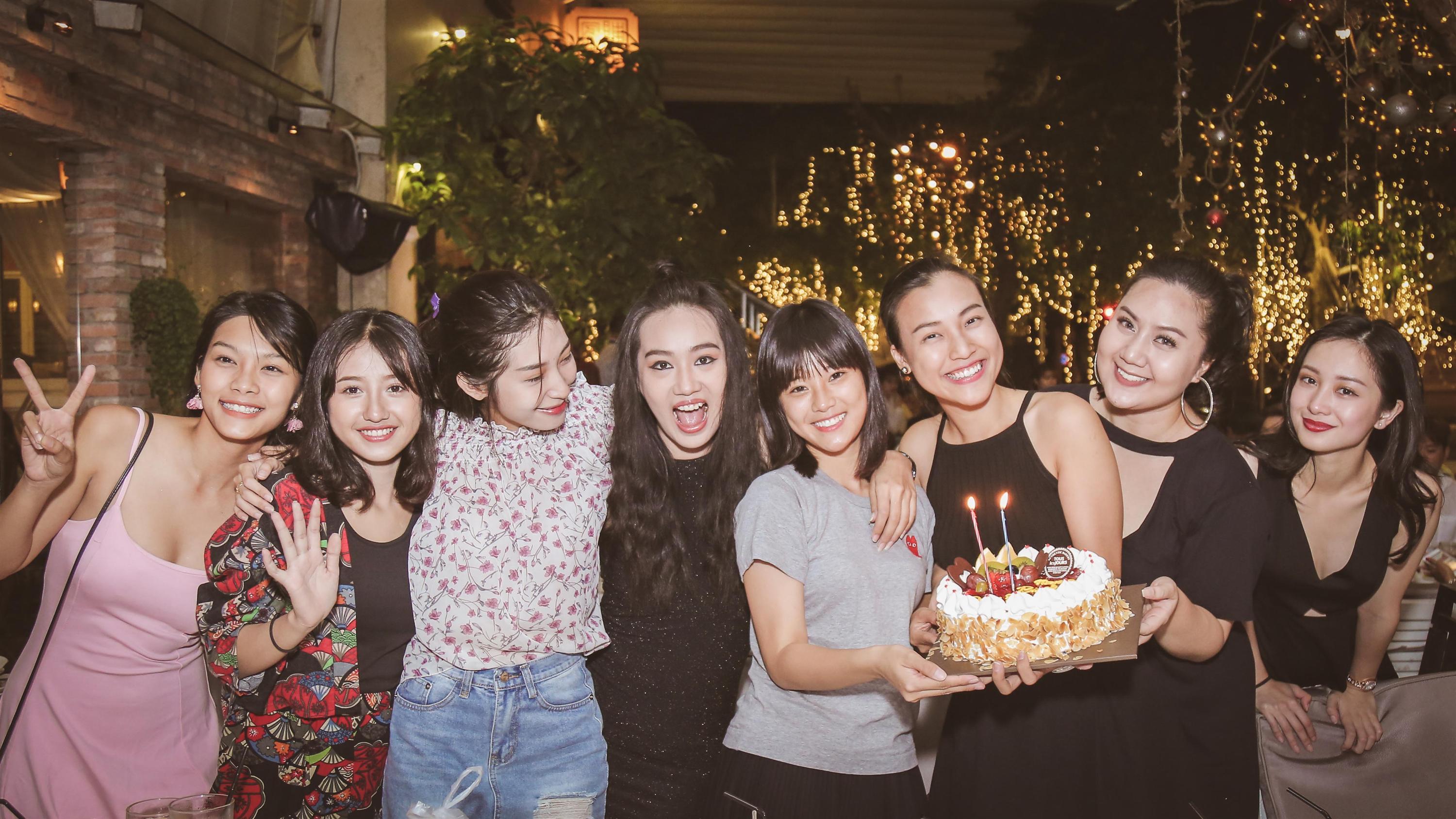 Dàn mỹ nhân Việt quậy tưng bừng trong tiệc đóng máy phim Tháng năm rực rỡ-3