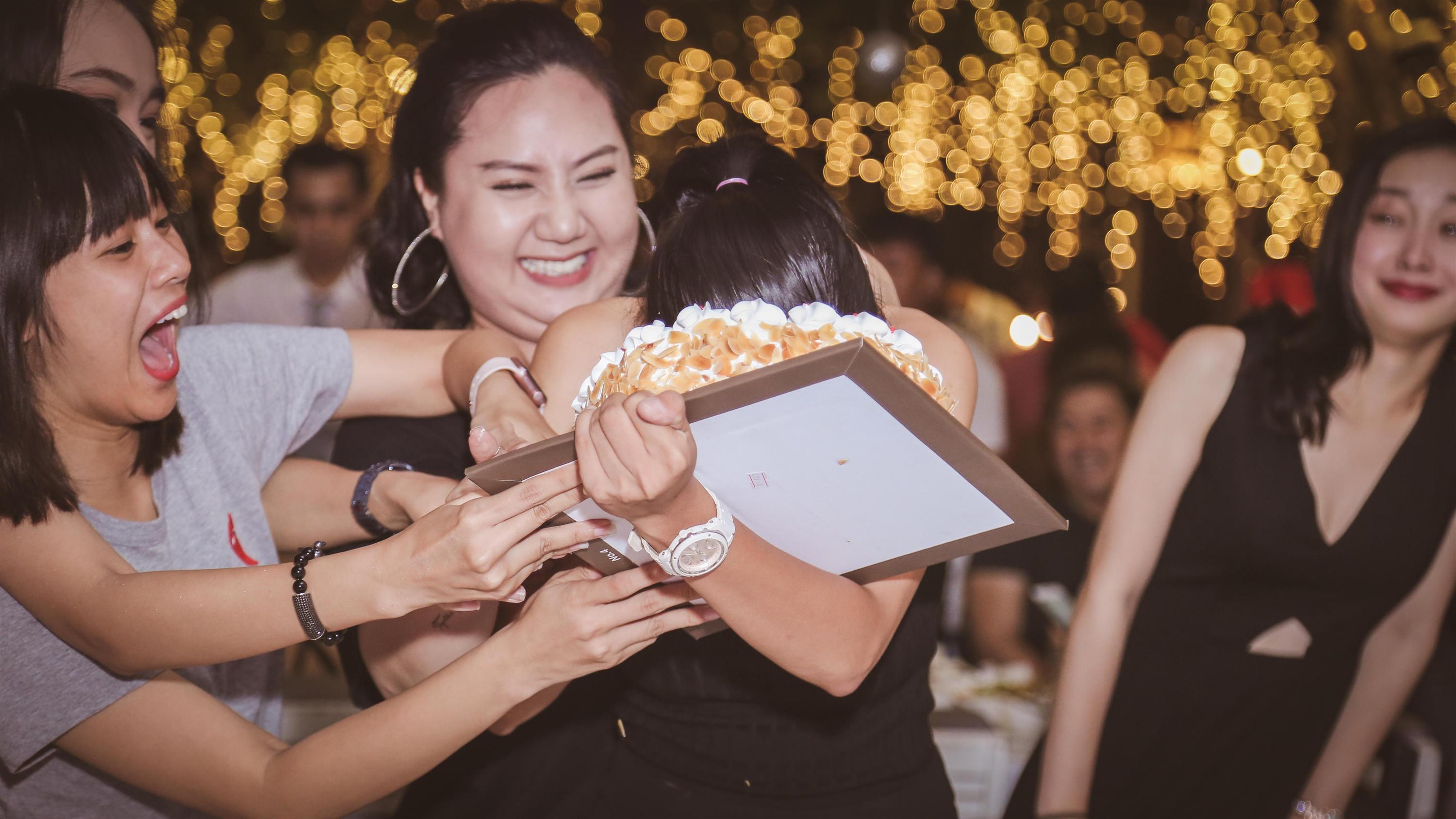 Dàn mỹ nhân Việt quậy tưng bừng trong tiệc đóng máy phim Tháng năm rực rỡ-4