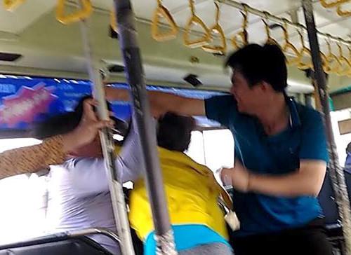 Tiếp viên đánh nhau với đôi nam nữ trên xe buýt ở Sài Gòn-1