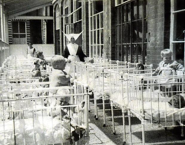 Hãi hùng hàng trăm hài cốt trẻ em được tìm thấy trong hố chôn tập thể ở Scotland-2