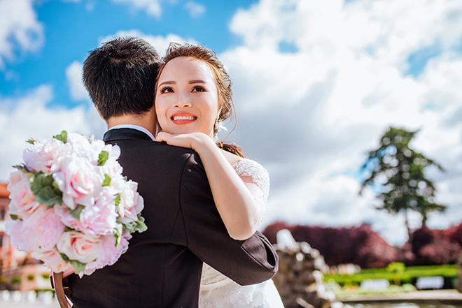 Cặp đôi bác sỹ Việt sống tại Séc hẹn hò trong… phòng giải phẫu, 7 năm sau về trường xưa chụp ảnh cưới-10