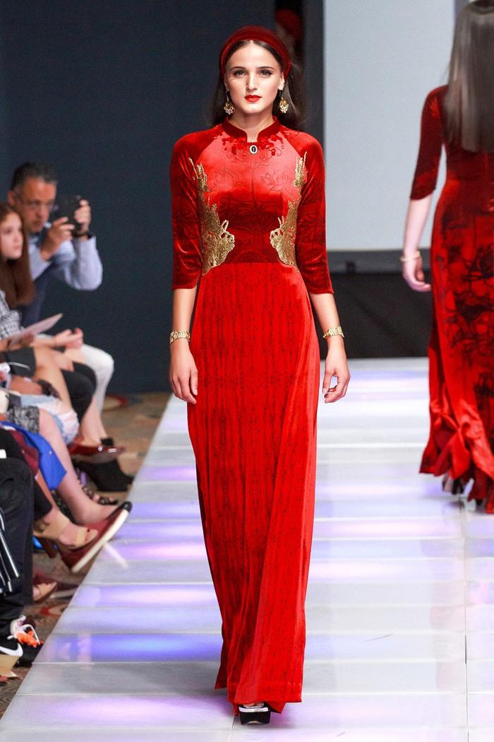 Áo dài Việt xuất hiện trên sàn diễn thời trang New York-2