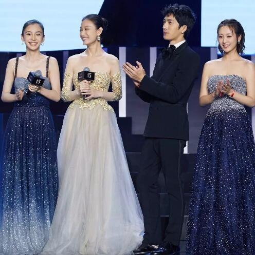 Lý Thuần chặt chém váy áo lấn át Angela Baby tại đêm hội từ thiện-3