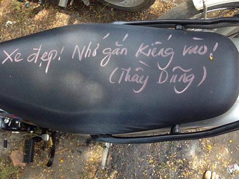 Cư dân mạng ‘gật gù’ với thầy hiệu phó nhắc học sinh lắp gương chiếu hậu