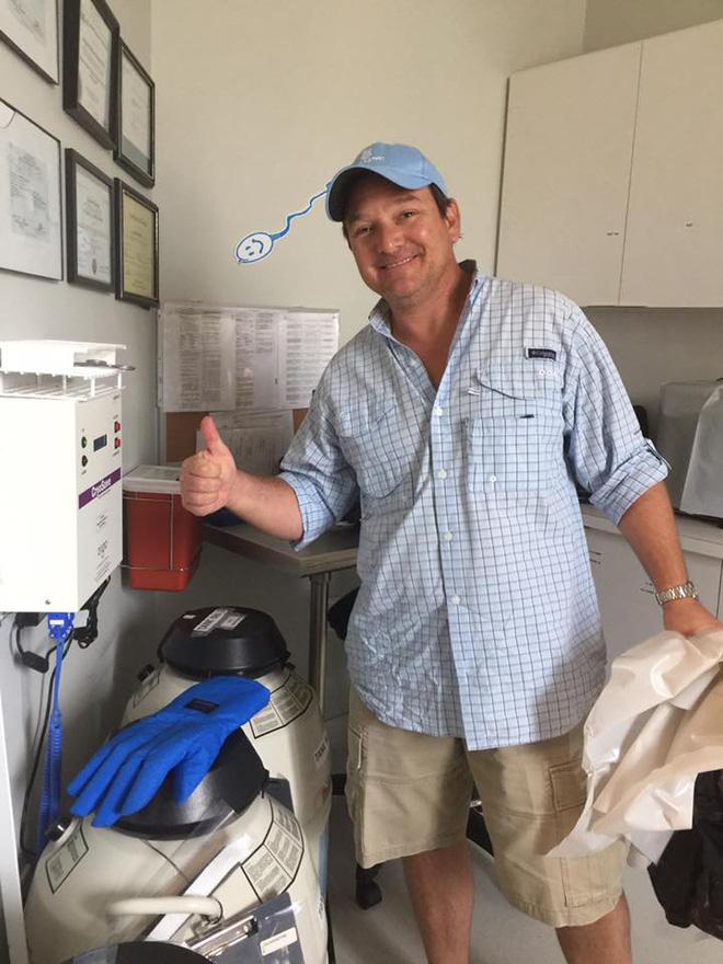 Trong cơn bão Irma, vị bác sĩ nhất định không chịu di tản để bảo vệ hy vọng của những bệnh nhân hiếm muộn-4