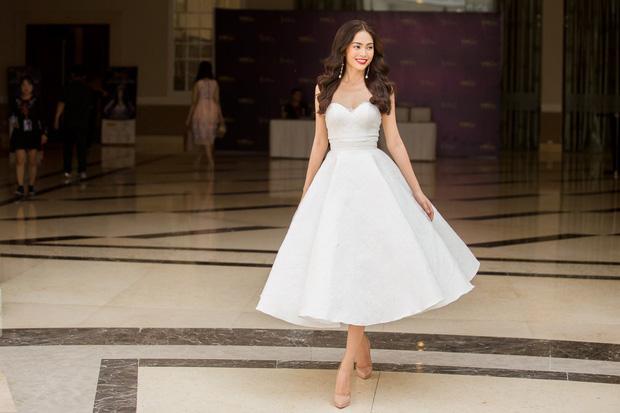 Hoàng Thùy - Mâu Thủy phong cách đối lập trong ngày thi phỏng vấn Hoa hậu Hoàn vũ-4