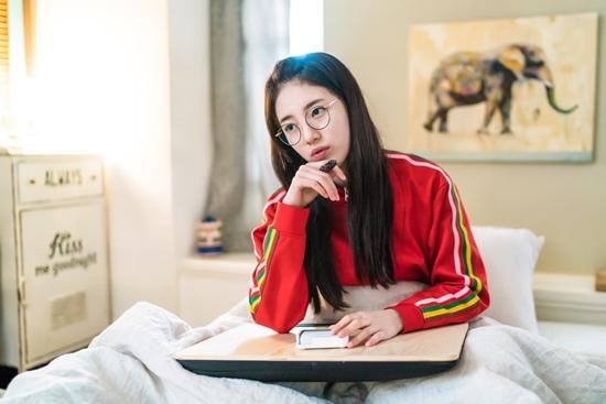 Lee Jong Suk và Suzy khiến fan phấn khích với loạt ảnh mới đẹp đến nao lòng-9