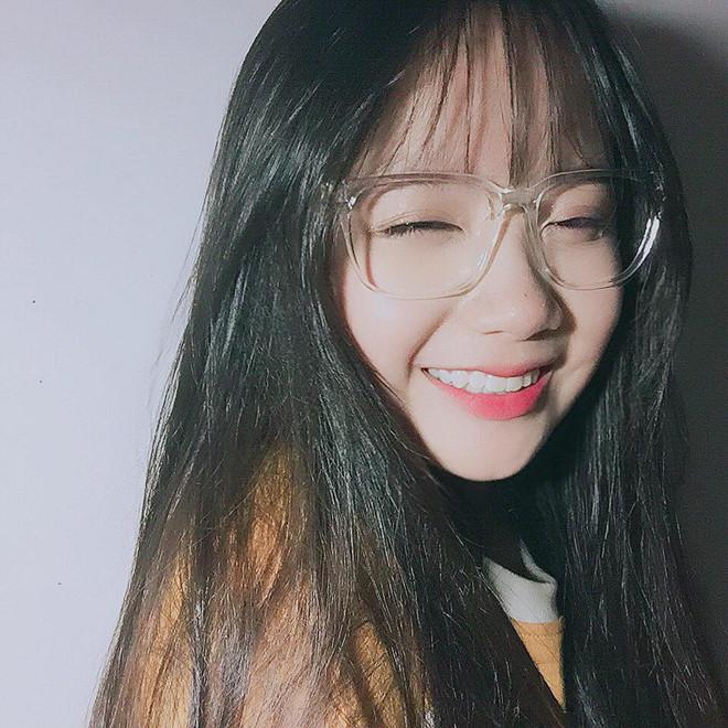 Nữ sinh Sài Gòn bất ngờ nổi tiếng với bức ảnh chụp sau lưng-3