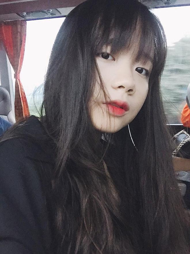 Nữ sinh Sài Gòn bất ngờ nổi tiếng với bức ảnh chụp sau lưng-4