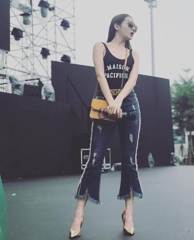 Cứ đen - trắng mà diện, street style của Kỳ Duyên vươn lên top sao mặc đẹp nhất tuần này-11