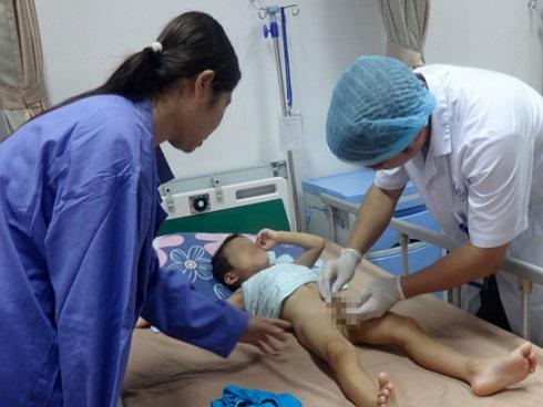 Bắt tạm giam y sỹ Hiền chữa bệnh khiến hơn 100 bệnh nhi bị sùi mào gà-2