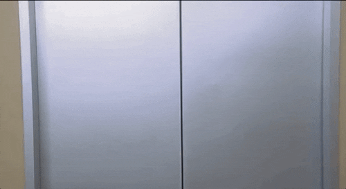 Ảnh động: Đi thang máy táy máy là... vỡ mồm-1