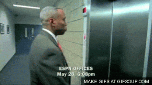 Ảnh động: Đi thang máy táy máy là... vỡ mồm-3