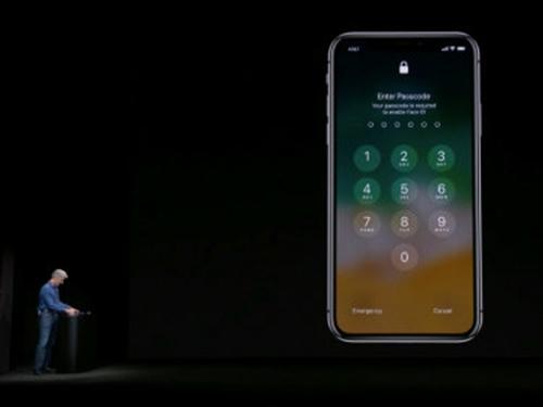 NÓNG: iPhone X dính lỗi trình diễn Face ID, lãnh đạo 'tái mặt'