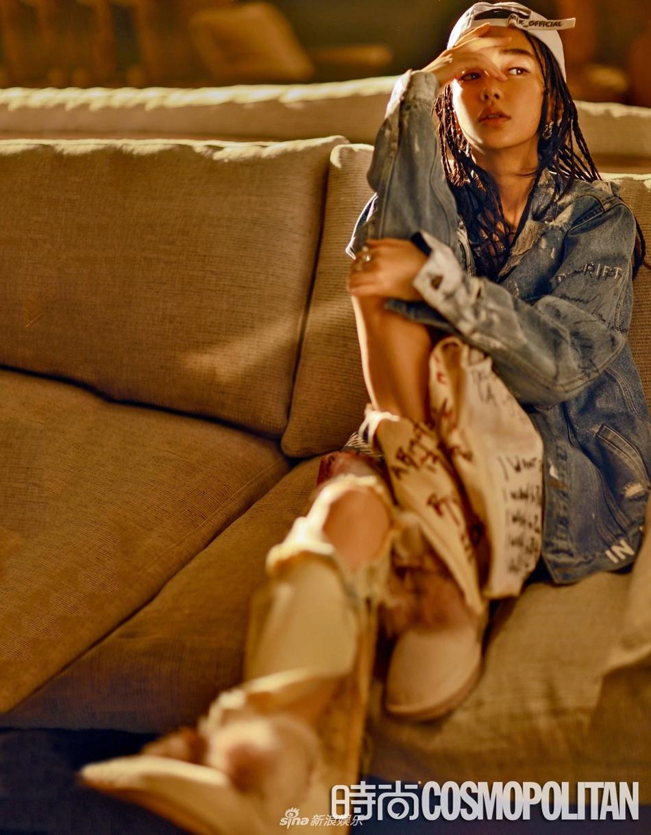 Chán hình ảnh ngọc nữ, Angela Baby phá cách với gu thời trang hip hop cá tính-1