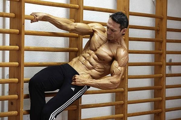 Choáng khi thấy người đàn ông 48 tuổi bị quắt hết mỡ cơ thể-3