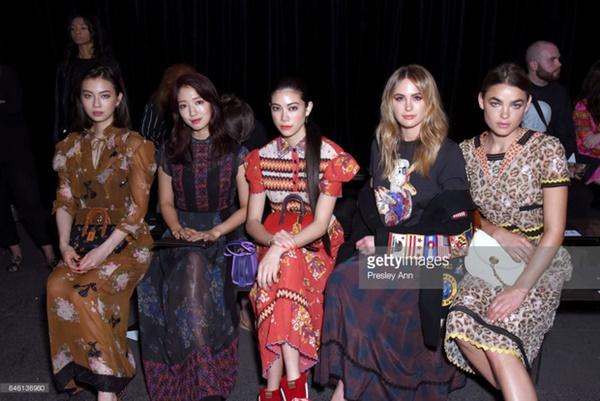Park Shin Hye váy vóc điệu đà, Jessica Jung kín cổng cao tường tham dự NYFW-9