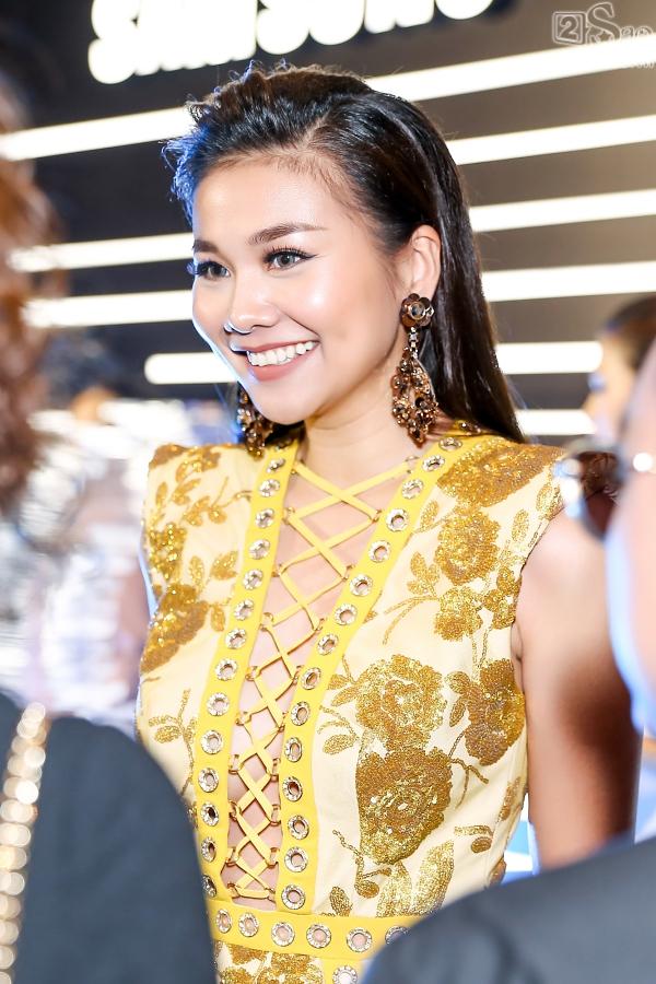 Xứng danh chị Đại, Thanh Hằng chặt đẹp đàn em trên thảm đỏ-2