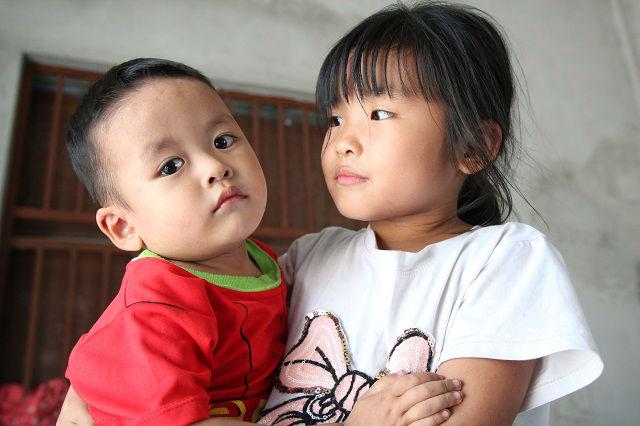 Lao xuống ao cứu con trai 5 tuổi, hai mẹ con cùng chết để lại 4 đứa trẻ mồ côi-2