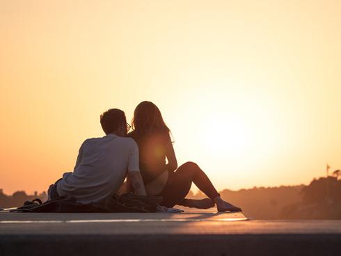 7 dấu hiệu chứng tỏ bạn đã yêu người ấy quá sâu đậm, đến mức không thể xa rời