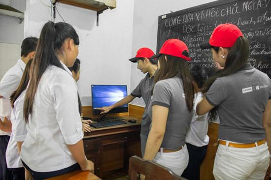 Làng trẻ em SOS Bến Tre nhận quà tặng máy tính Lenovo-2
