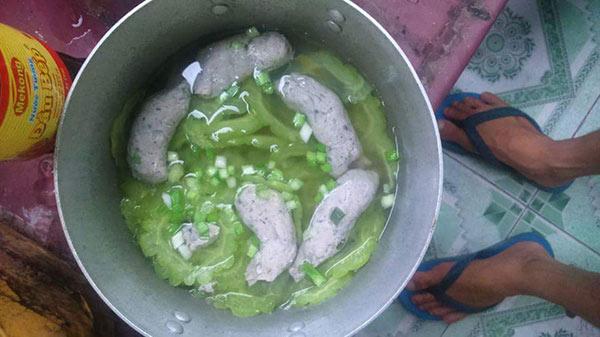 Không ngờ, chủ nhân nồi canh cải nhuận tràng gây cười là anh chồng đảm việc bếp, thích trêu vợ-4