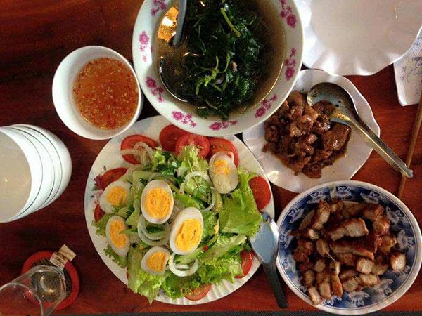 Không ngờ, chủ nhân nồi canh cải nhuận tràng gây cười là anh chồng đảm việc bếp, thích trêu vợ-9