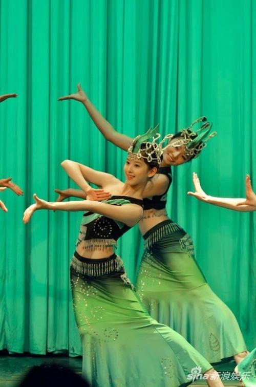 Hình ảnh xinh đẹp hiếm có thời đi học chưa từng công bố của cô bé trà sữa-4