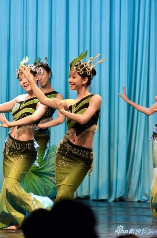 Hình ảnh xinh đẹp hiếm có thời đi học chưa từng công bố của cô bé trà sữa-6