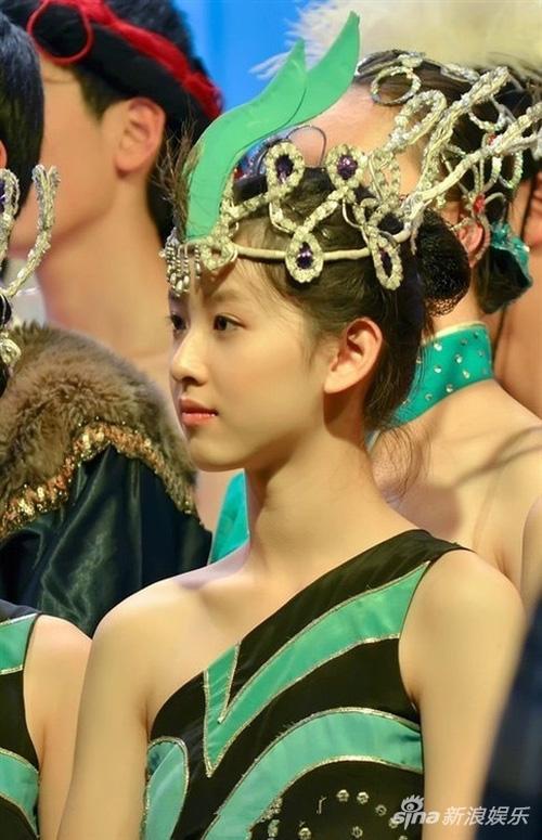 Hình ảnh xinh đẹp hiếm có thời đi học chưa từng công bố của cô bé trà sữa-8