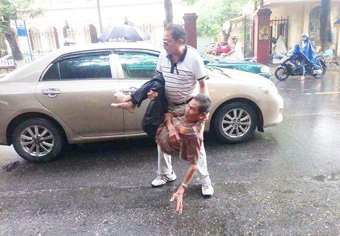 Va chạm giao thông, cụ ông bị bế vứt xuống đường: Công an Hải Phòng nói gì?-2