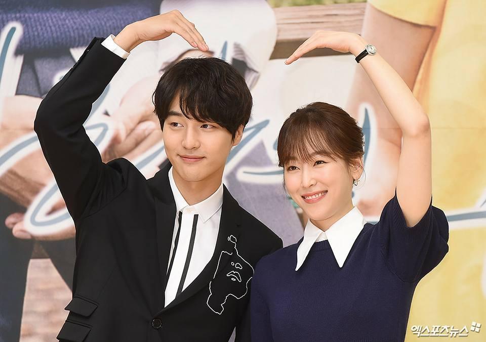 Sao Hàn 14/9: Mợ chảnh Jeon Ji Hyun xinh đẹp thon thả dù vác bụng bầu 6 tháng-4