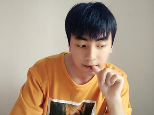 Đẹp trai, hát hay, nhảy giỏi lại còn được giải quốc gia và tuyển thẳng vào đại học - chàng trai hoàn hảo hết phần thiên hạ đây rồi!